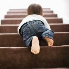 bebe-escalier